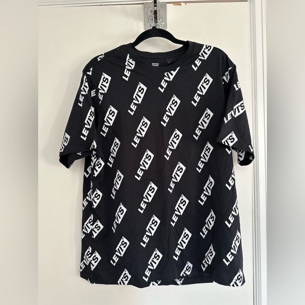 Levi's Logo Relaxed Fit AOP Sz: L Short Sleeve T-shirt Y2K Style Streetwear.
